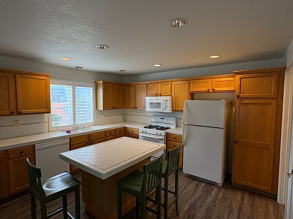 2nd image of 3437 Greenfield Ave