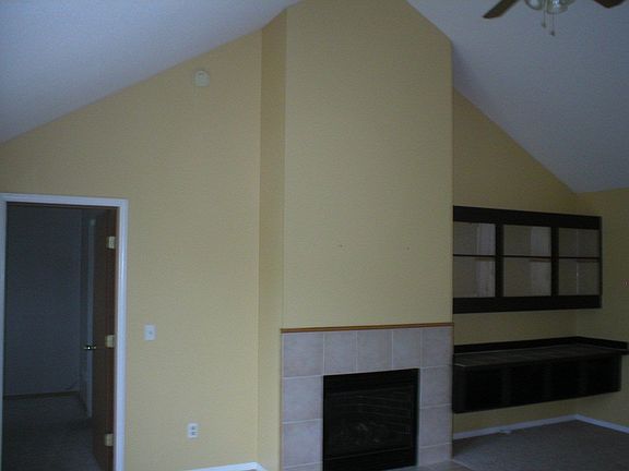 There's also built-in shelving.