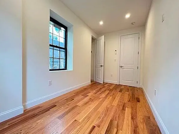 512 Grand Street image 5 of 10