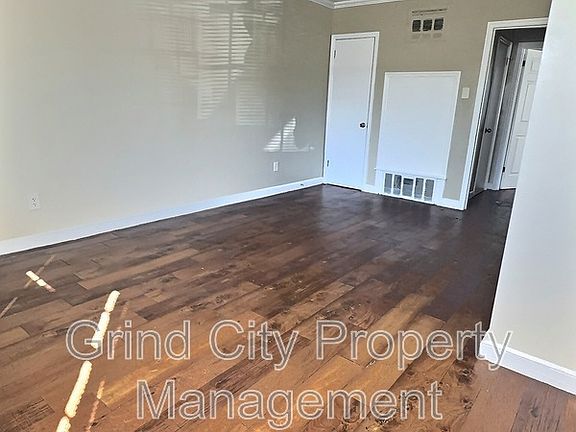 4th image of 1082 Garland St