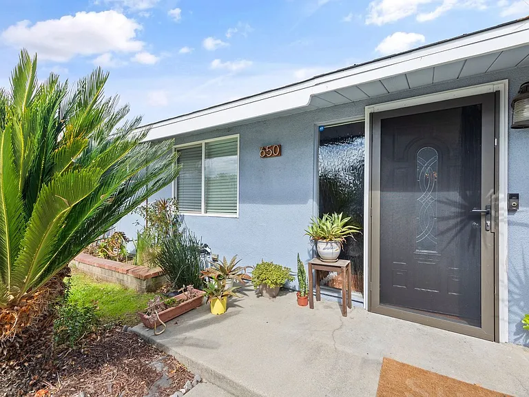 650 Mardina Way — Photo 28