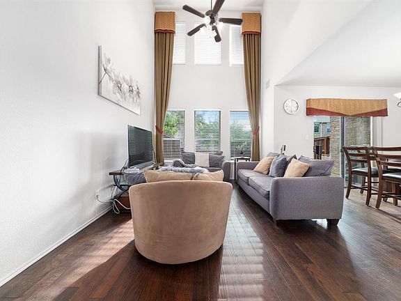 3rd image of 2933 Saint Andrews Dr