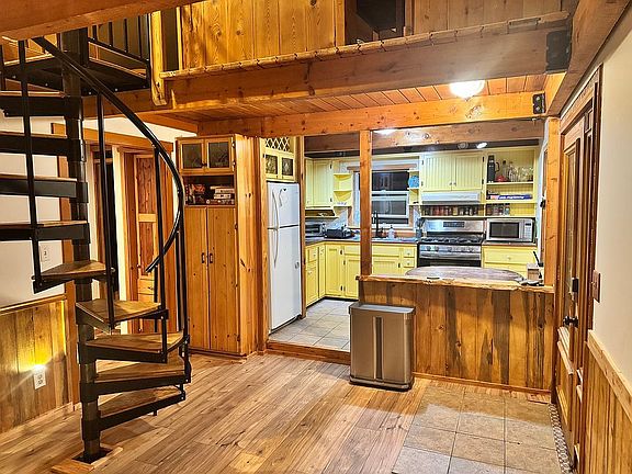 2nd image of 36 Sandlance Dr