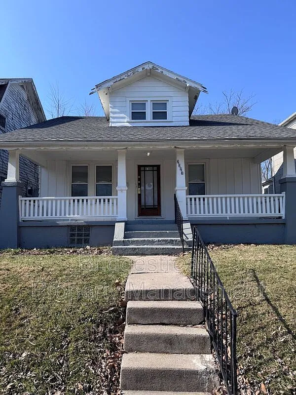 Building Photo - 2327 Eastview Ave