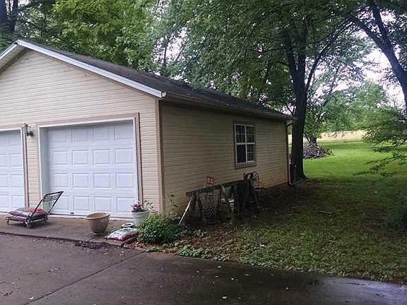 4th image of 3064 N Woods Ln