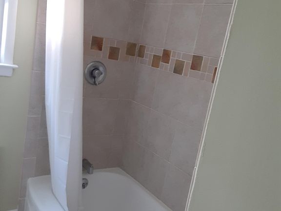 5th image of 22 Teaneck Dr