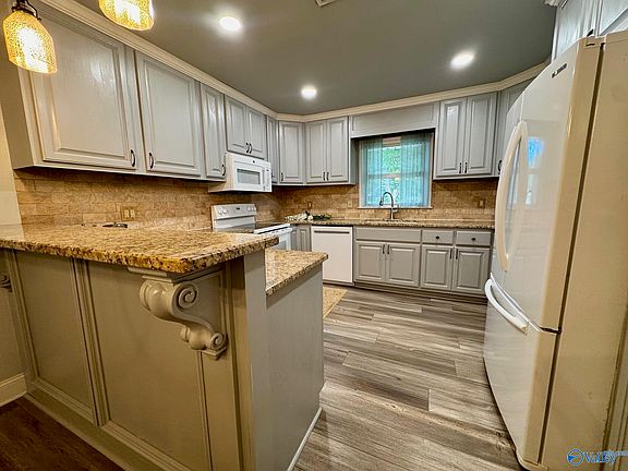 3rd image of 2909 Azalea Rd SW