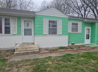 111 N Lakeview Dr, Windsor, MO 65360