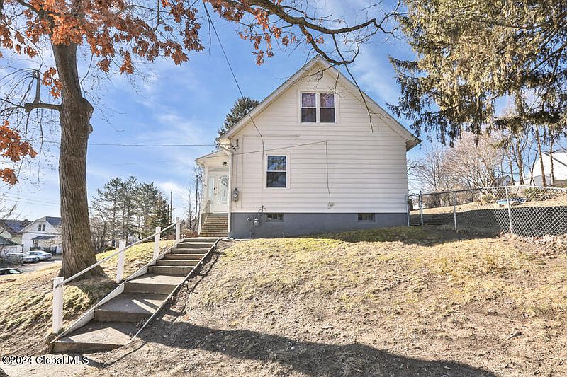 3rd image of 42 Lindbergh Avenue