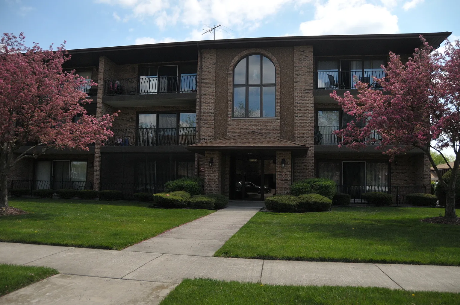 11103 Heritage Dr APT 2B photo 1