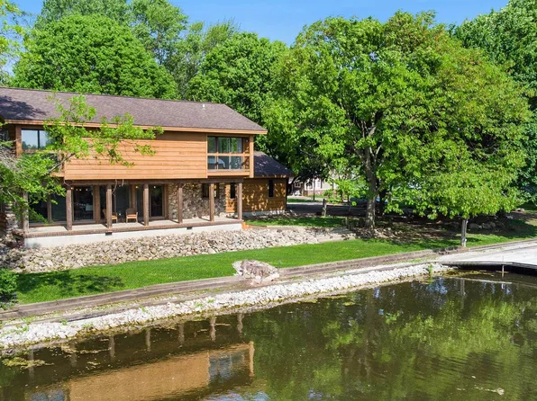 34 Venetian Village Rd, Culver, IN 46511