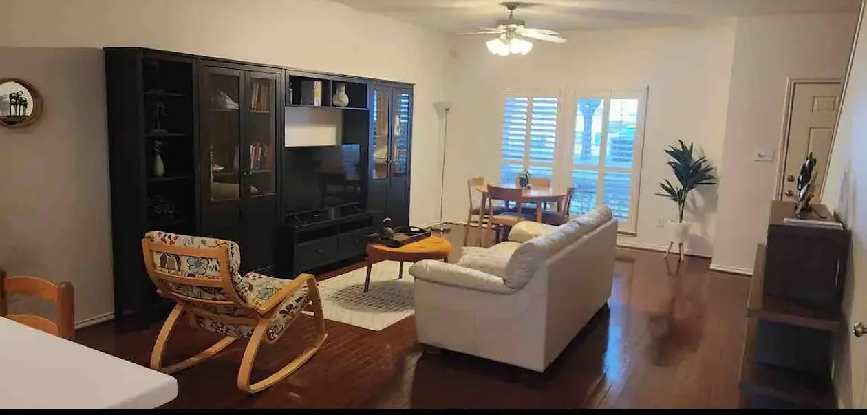 2 bed, 1.5 bath, 1240 sqft, $2,300 — Photo 3