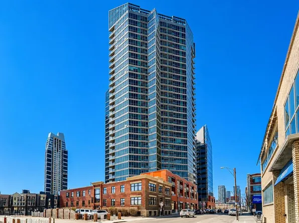 225 NW 11th Ave SE #2206, Calgary, AB T2G 0G3