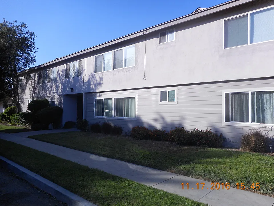 3045 E Theresa St #4