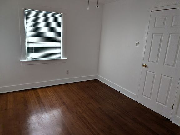 5th image of 424 1/2 Willis Ave