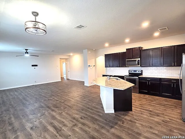 4 bed, 2.0 bath, 1888 sqft, $2,000 — Photo 3