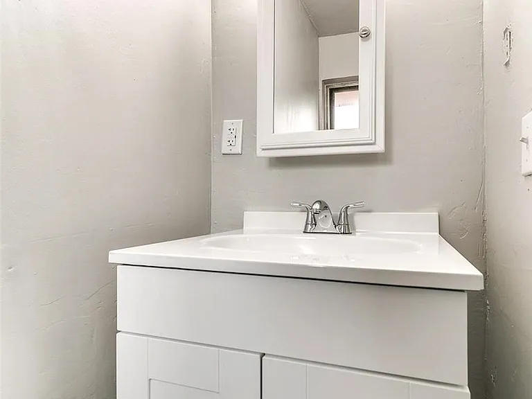 923 SW 3rd St — Photo 38