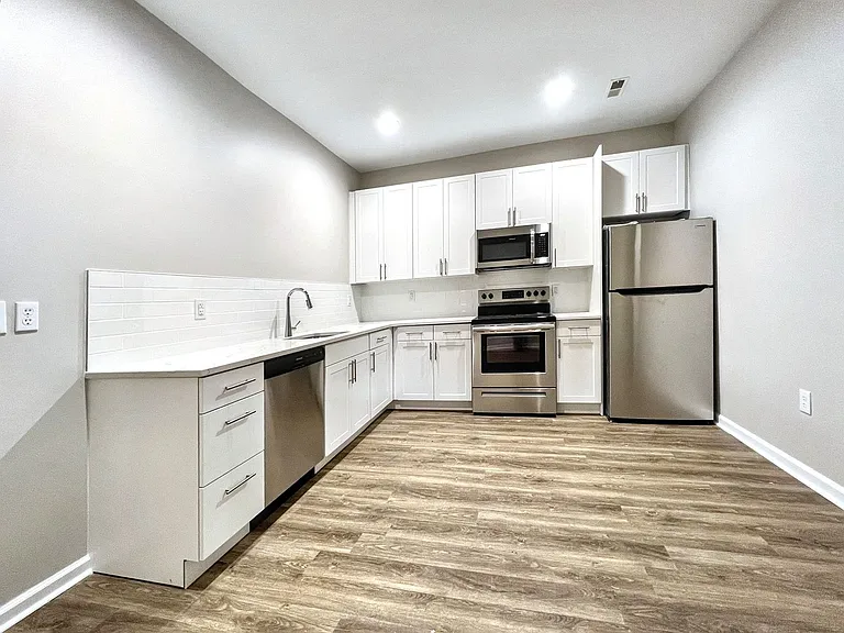 501 W Mulberry St — Photo 4