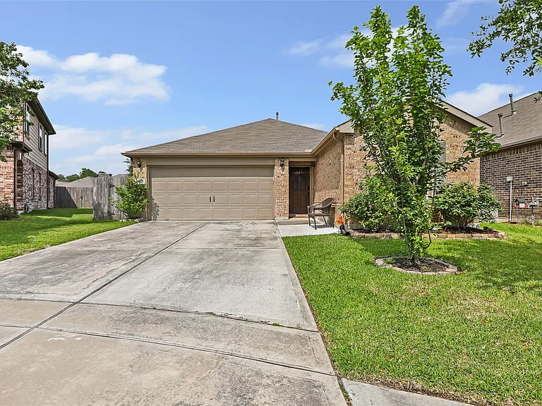 20805 Langworth Pl — Photo 2