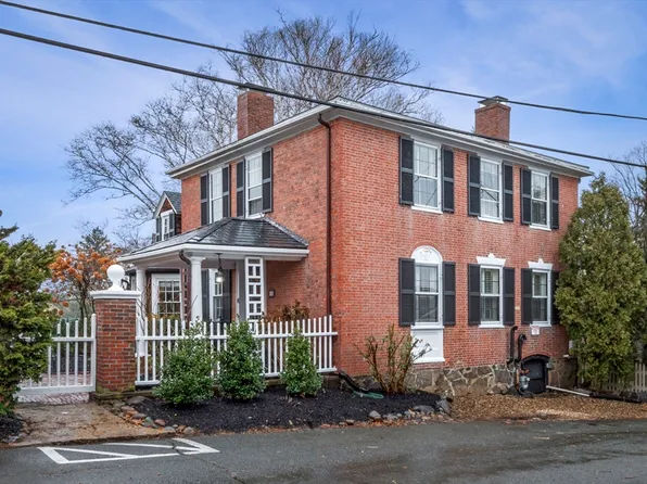 30 High St, Marblehead, MA 01945