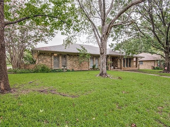 2nd image of 1923 Kensington Dr