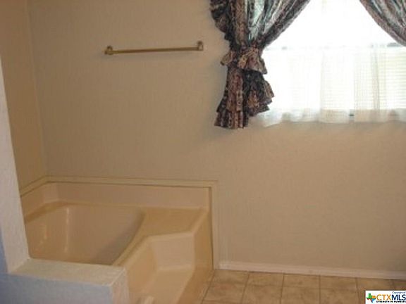 5th image of 318 Dewey Ln