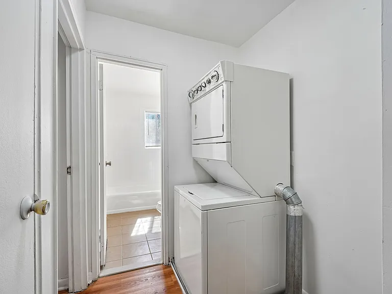 Southgate Apartments — Photo 4