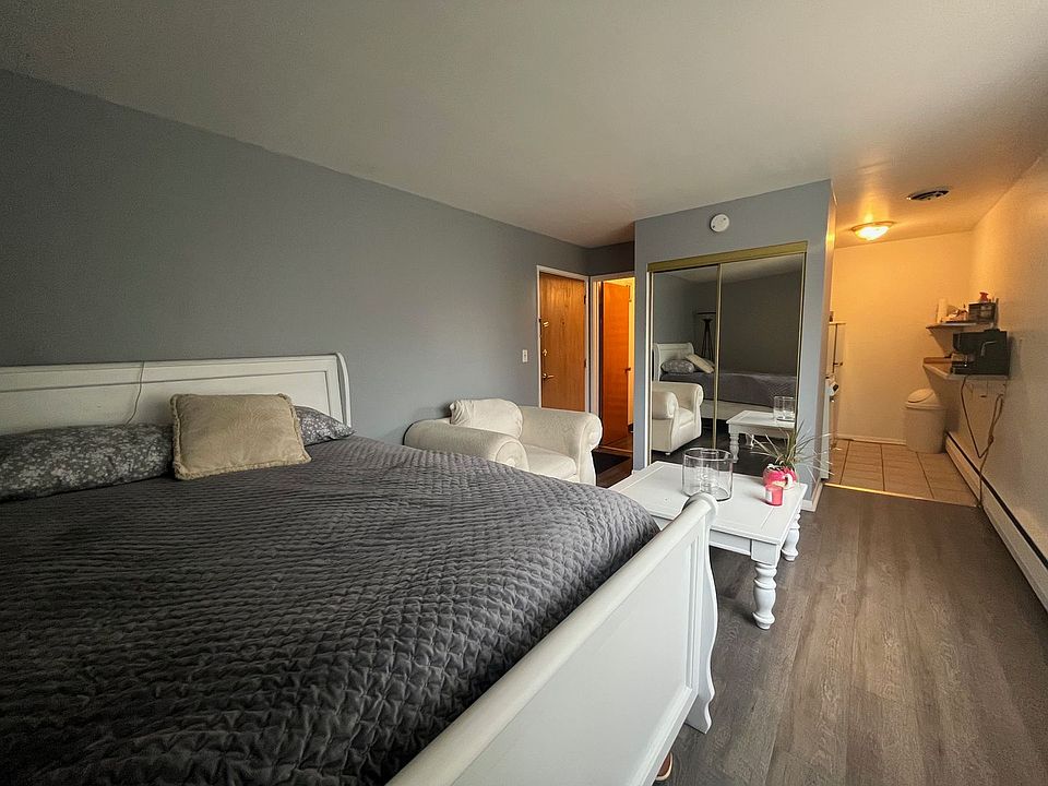 1st image of 1456 N Farwell Ave APT 25