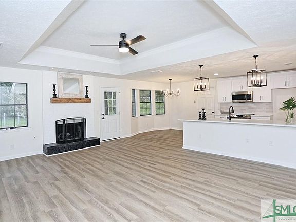 3rd image of 25 S Nicholson Cir