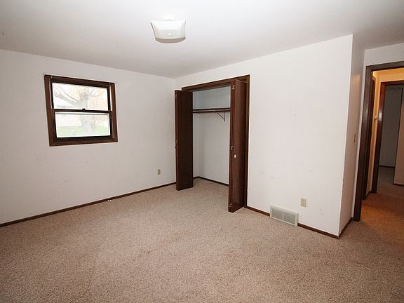 4th image of 3413 Saemann Ave