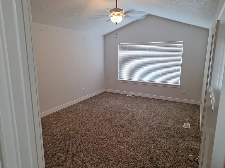 808 E Newfield Dr — Photo 5