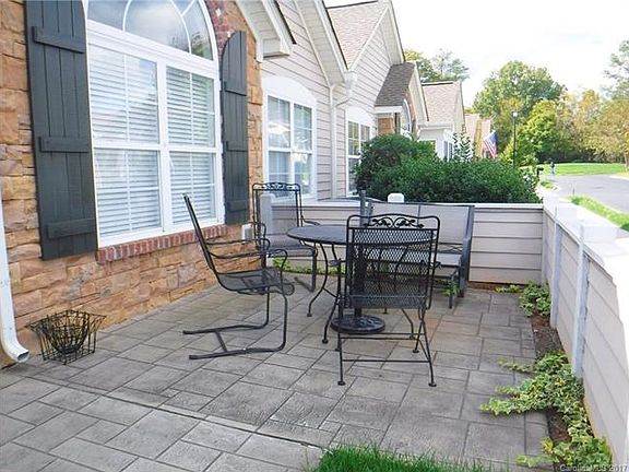 2nd image of 244 Lone Oak Cir