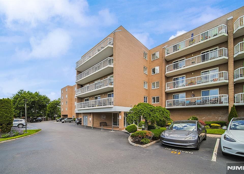 1st image of 38 Moonachie Rd APT 402