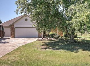 10804 E Canyon Oaks Rd, Claremore, OK 74017
