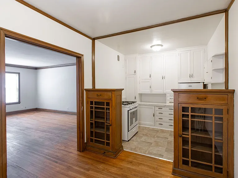 2434 Dupont Ave S — Photo 23
