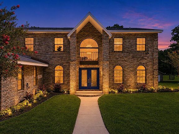2nd image of 220 Country Circle Dr W