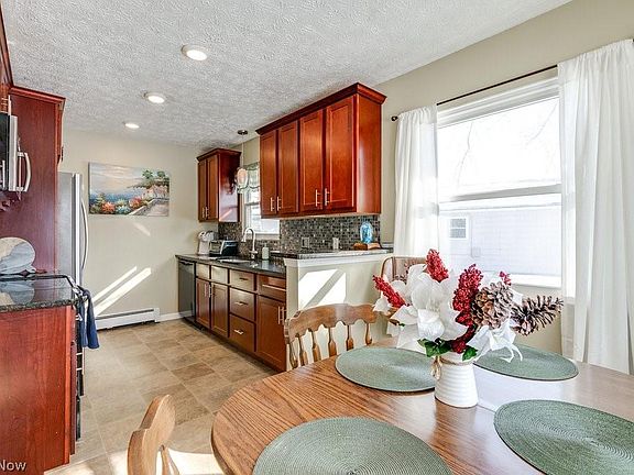4th image of 479 Southington Blvd