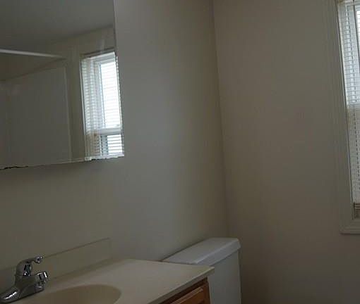 5th image of 858 Washington St #3