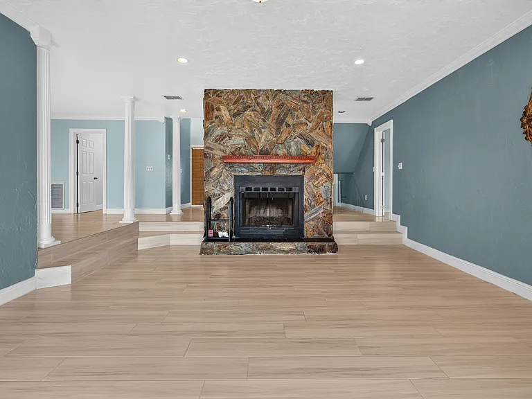 414 Somerset Dr — Photo 6