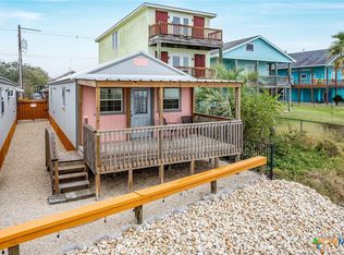 210 E Bay Ave, Seadrift, TX 77983