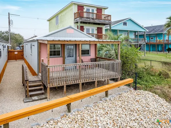 210 E Bay Ave, Seadrift, TX 77983