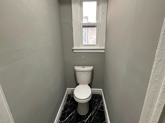4th image of 842 S 19th St #1R