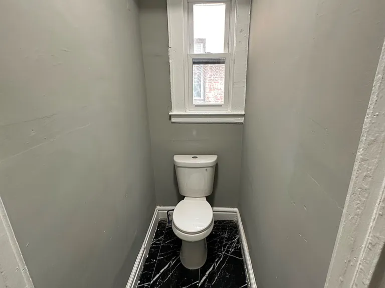 842 S 19th St #1R — Photo 4