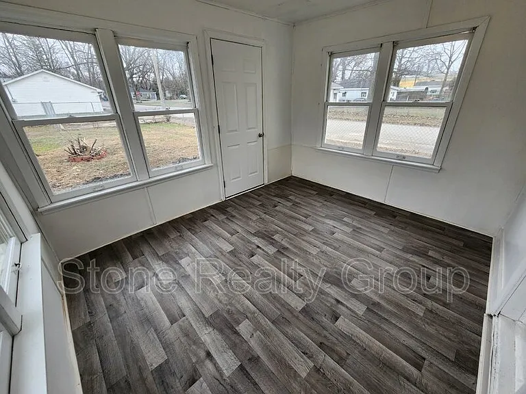 2528 S 8th St — Photo 12