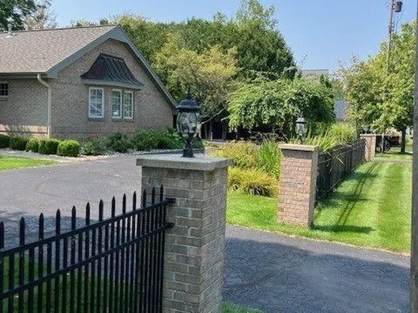 605 Lake Shore Dr, Cadillac, MI 49601