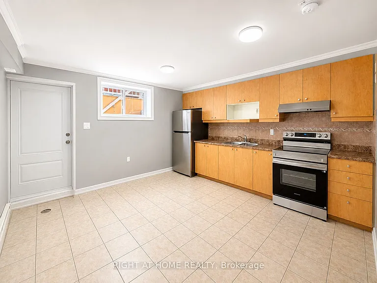 8 Lacey Ave #BASEMENT — Photo 2