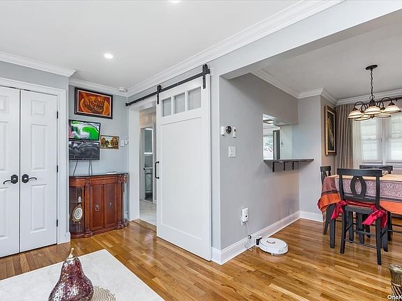 4th image of 2414 Gladmore St