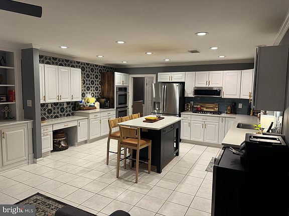 5th image of 9649 Park St