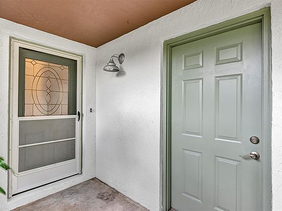4th image of 1402 CRYSTAL COURT