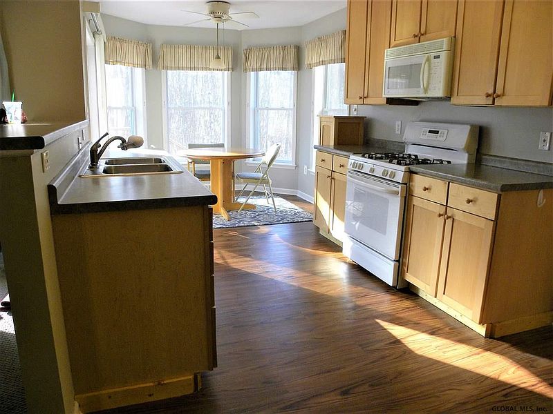 3rd image of 7 BRAMBLEWOOD